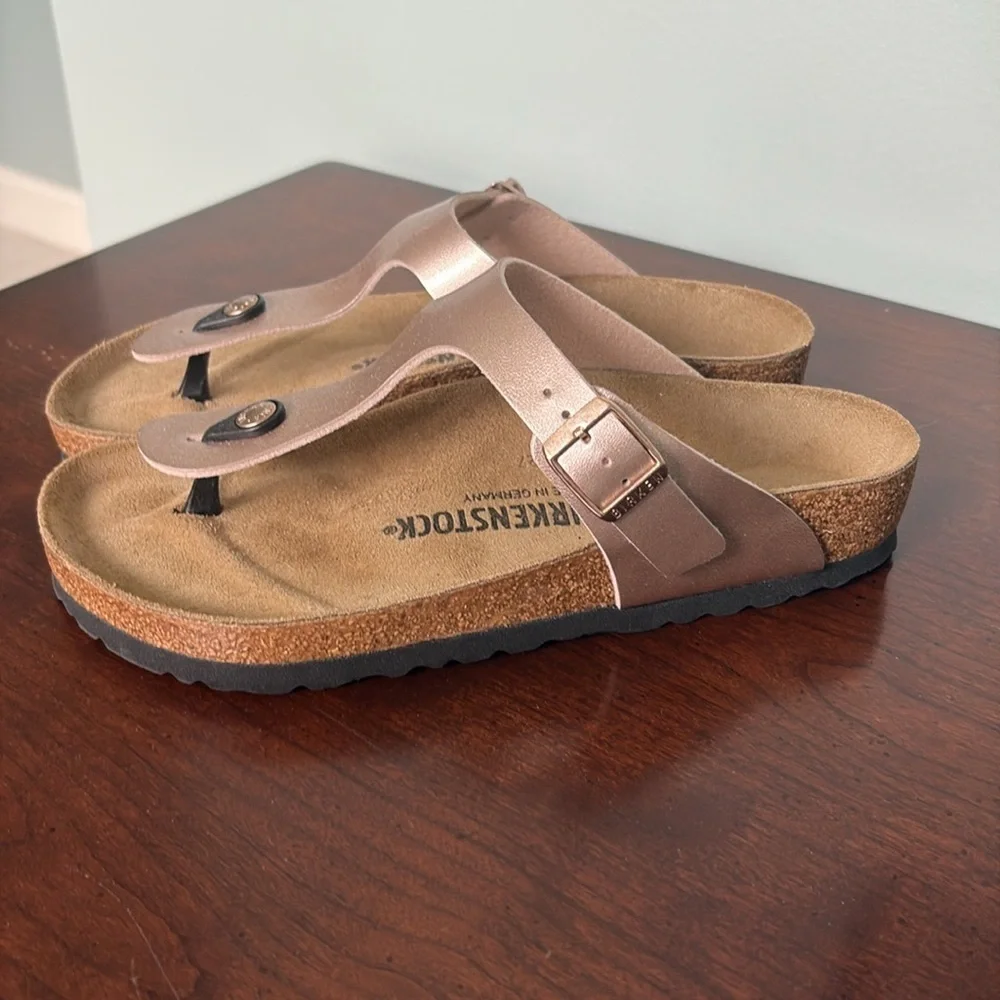 Birkenstock Dusty Rose Gold Gizeh Sandals with Adjustable Straps and Cork Sole - Picture 3 of 6